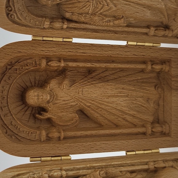 1983- Portable Holy Family Box Hand Carved Wooden Box NWT - Picture 3 of 7